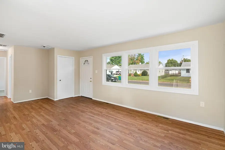 906 Stephen Ave, Croydon, PA 19021 - Image #3