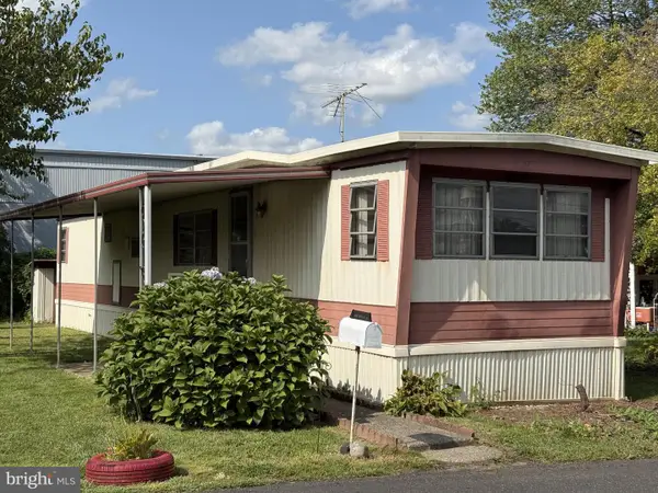 111 Hoover Dr, FAIRLESS HILLS, PA 19030