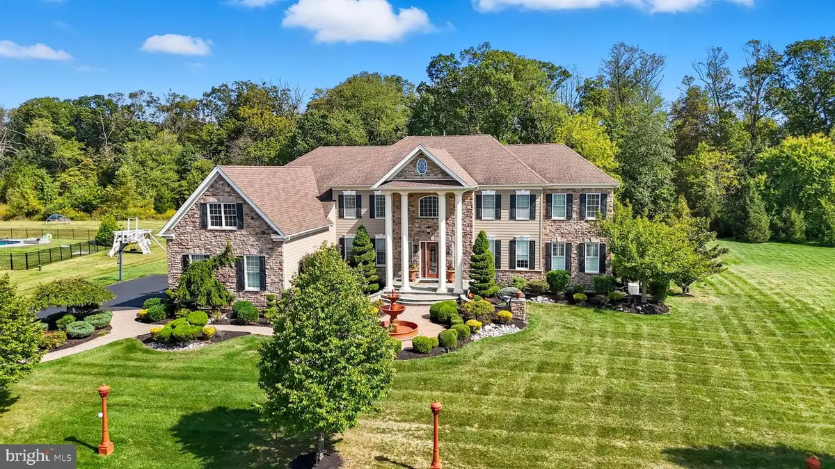 288 Jane Chapman Dr E #e, Newtown, PA 18940 - Image #1