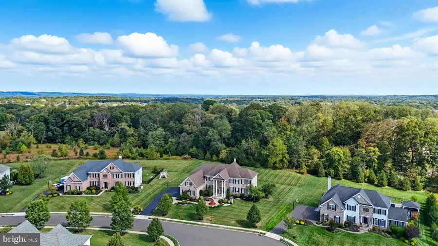 288 Jane Chapman Dr E #e, Newtown, PA 18940 - Image #2