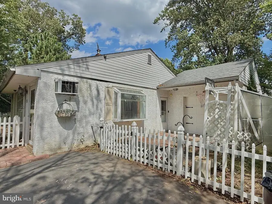 5 Indian Path Ln, Feasterville Trevose, PA 19053 - Image #2