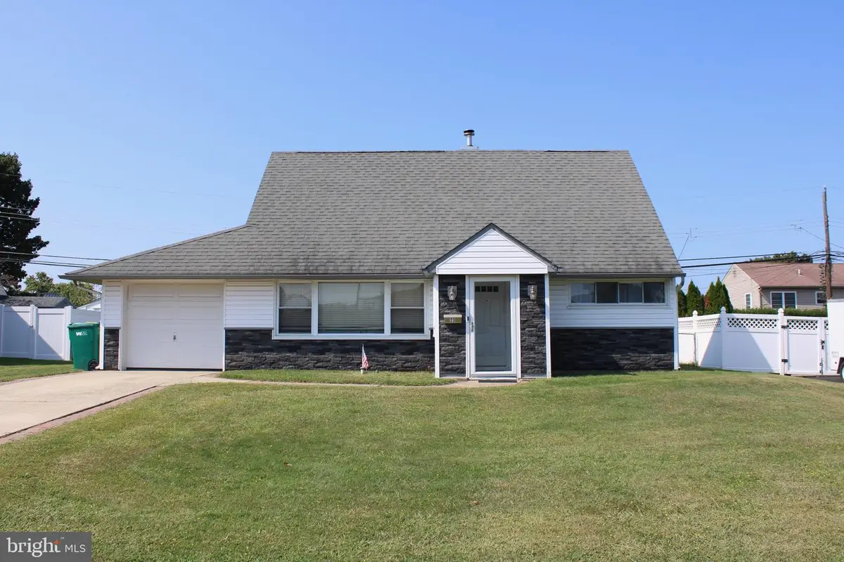 23 Crystal Pl, Levittown, PA 19057 - Image #1