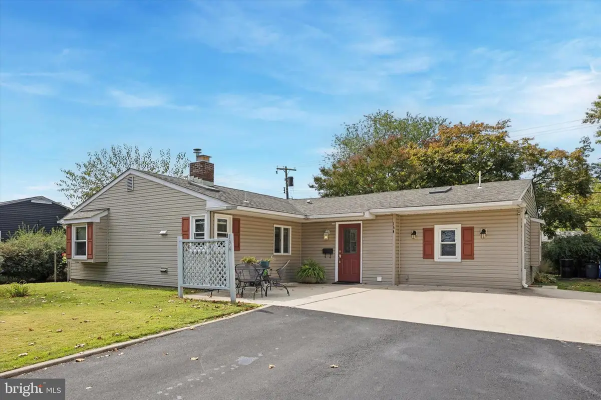 194 Willow Dr, Levittown, PA 19054 - Image #1