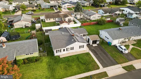 24 Chestnut Ln, LEVITTOWN, PA 19055