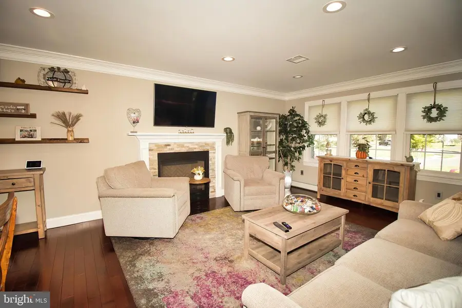 136 Washington Dr, Warminster, PA 18974 - Image #3