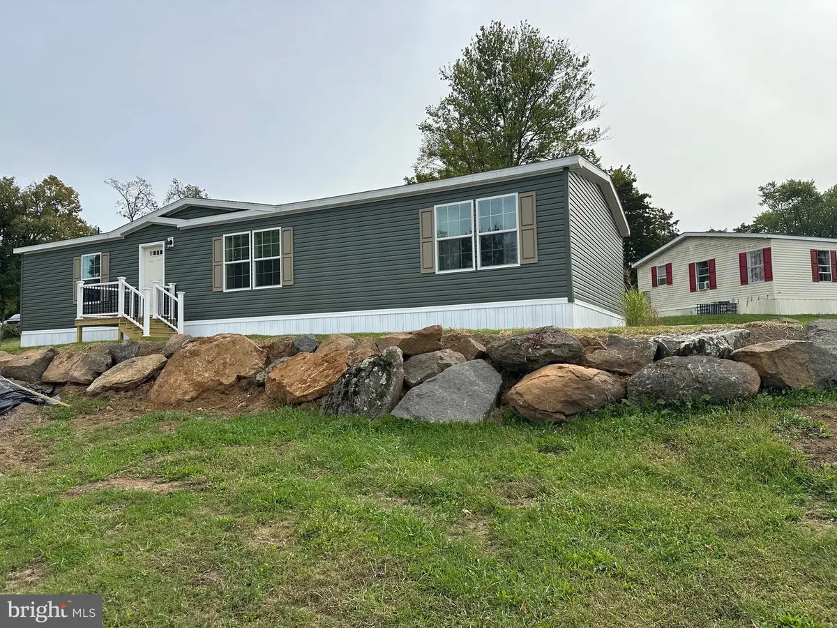 21 Golfview Dr, Quakertown, PA 18951 - Image #1