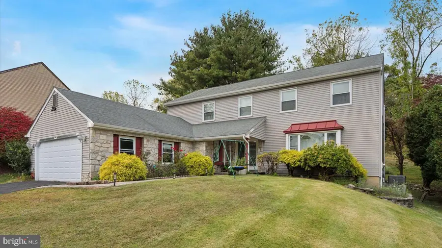 415 Fox Hollow Dr, Feasterville Trevose, PA 19053 - Image #2