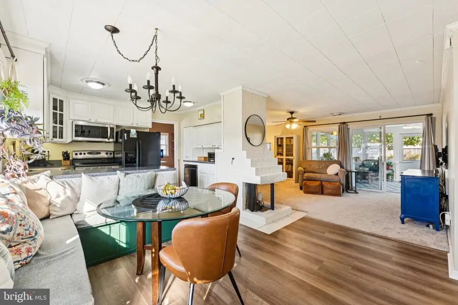 11 Stream Ln, Levittown, PA 19055 - Image #3