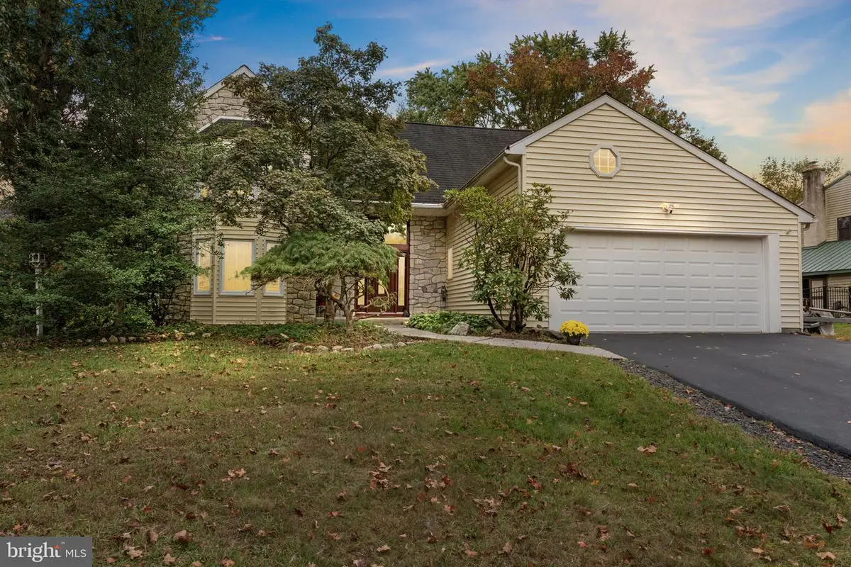 905 Pebble Ln, Southampton, PA 18966 - Image #1