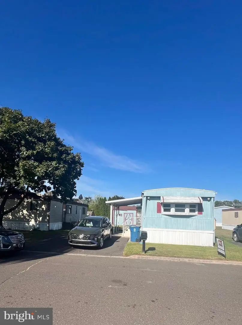 9802 Lawson Dr, Morrisville, PA 19067 - Image #2