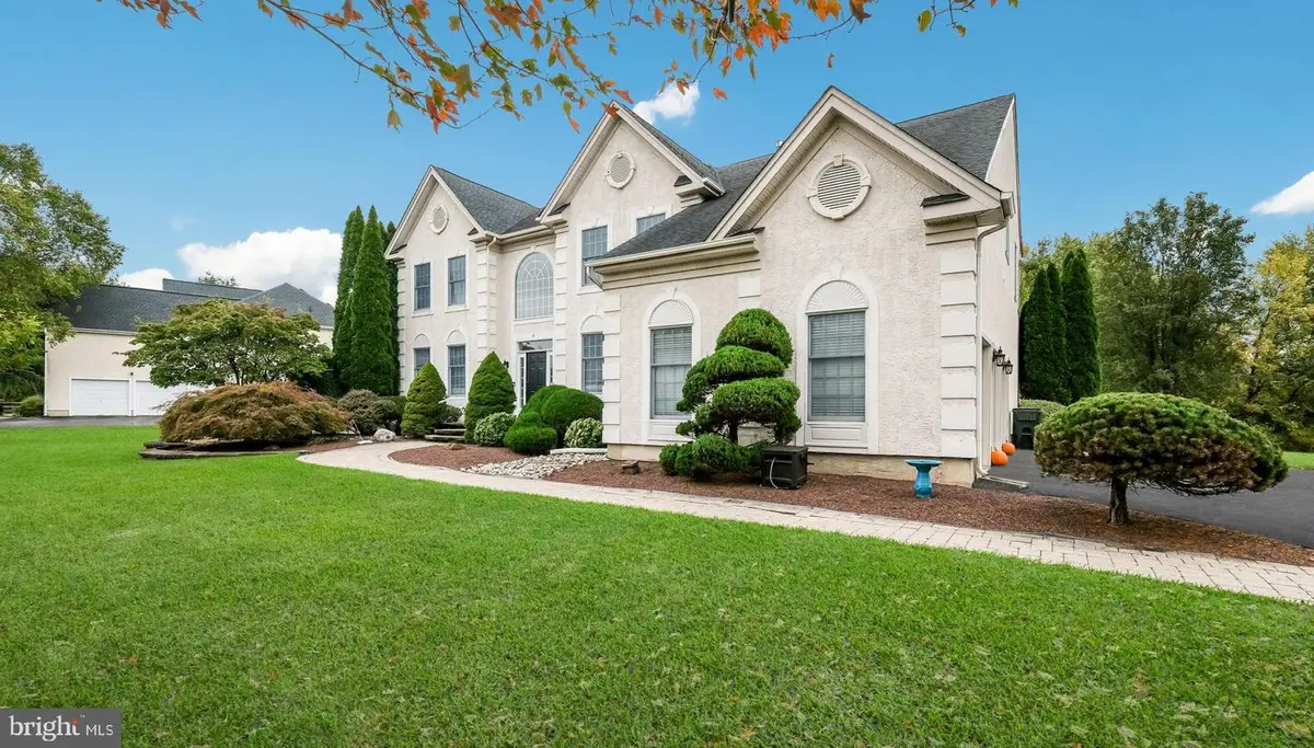 10 Amy Cir, Newtown, PA 18940 - Image #1