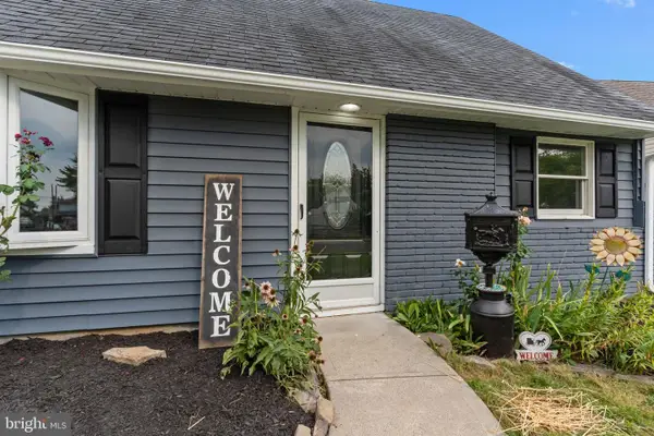 14 Iris Rd, LEVITTOWN, PA 19057