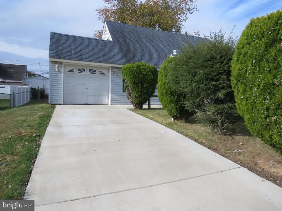 35 Parkside Cir, Levittown, PA 19056 - Image #3