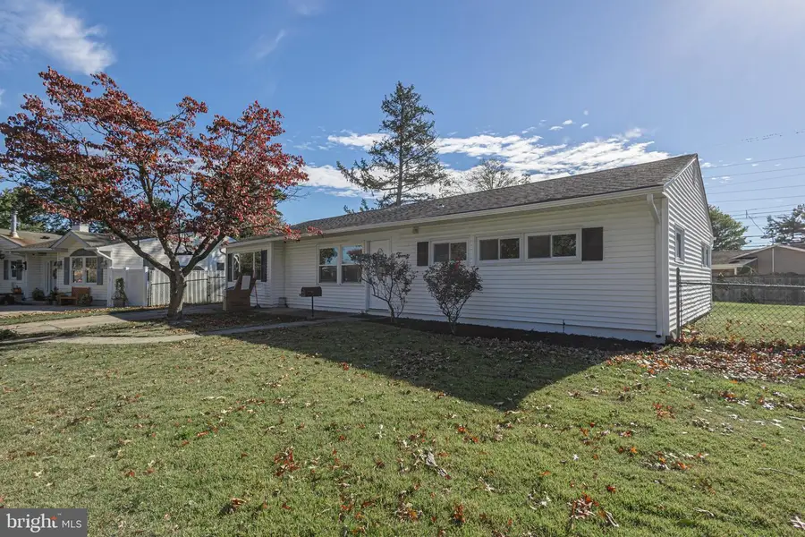 20 Serpentine Ln, Levittown, PA 19055 - Image #2