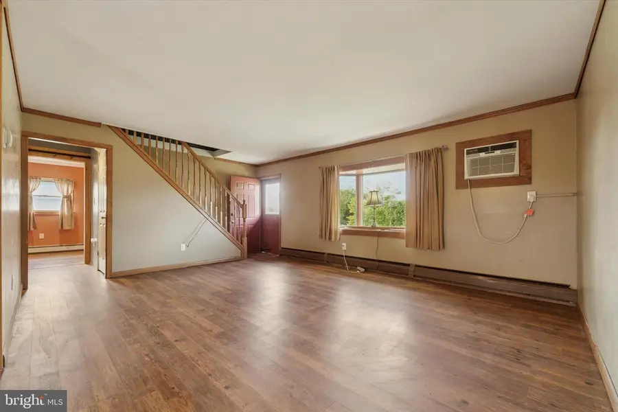 14 Cinnamon Rd, Levittown, PA 19057 - Image #3