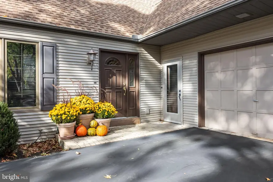 896 Gainsway Rd, Yardley, PA 19067 - Image #2