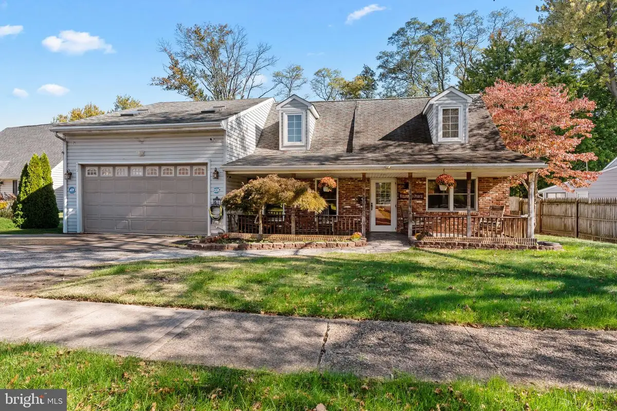 212 Plumbridge Dr, Levittown, PA 19056 - Image #1