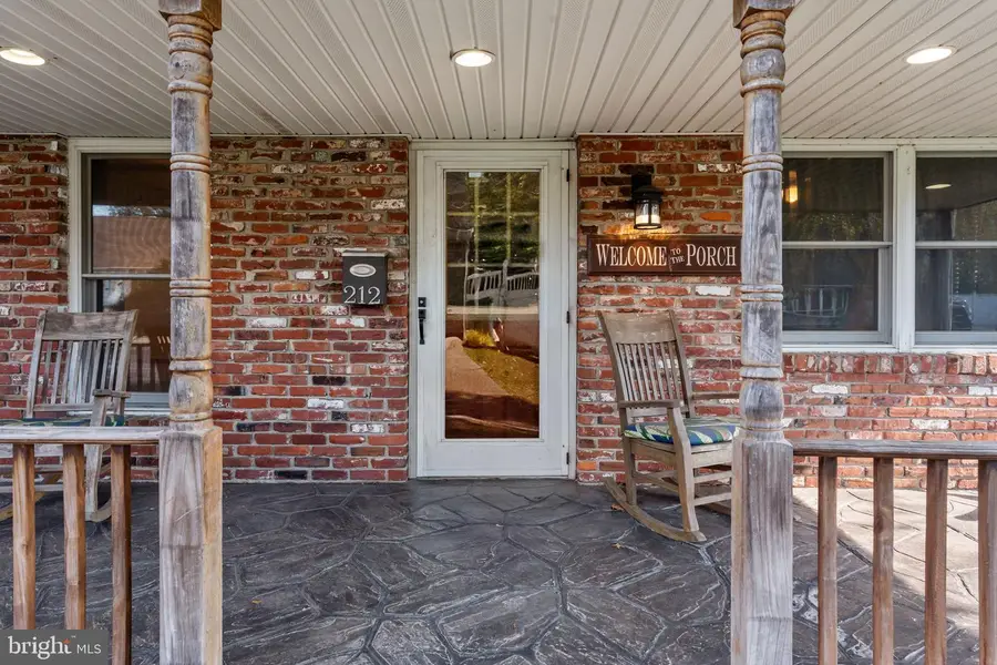 212 Plumbridge Dr, Levittown, PA 19056 - Image #2