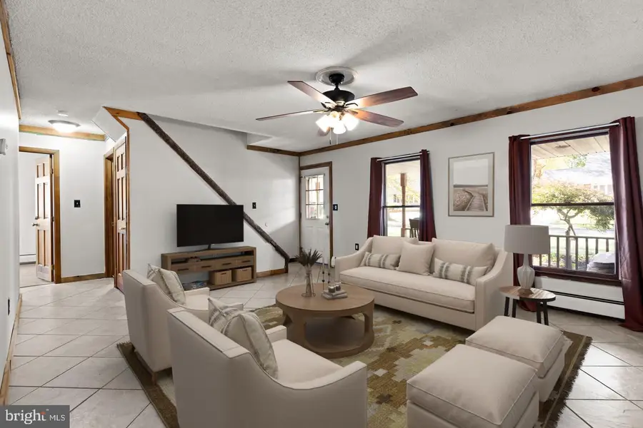 212 Plumbridge Dr, Levittown, PA 19056 - Image #3