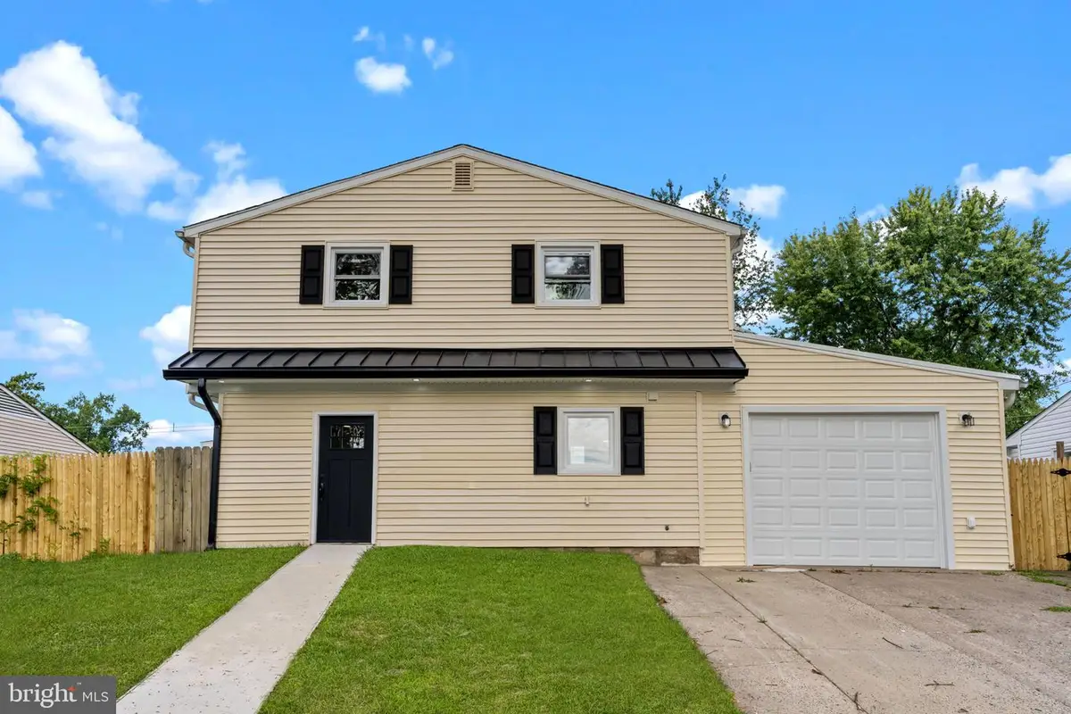 35 Thimbleberry Ln, Levittown, PA 19054 - Image #1