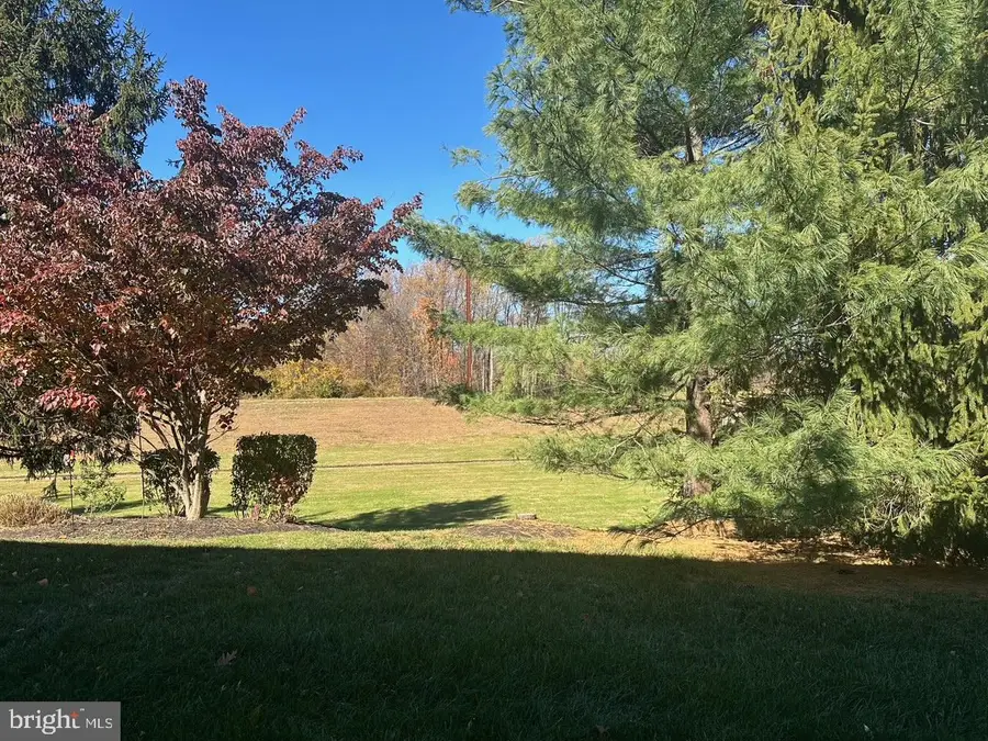 146 Grandview Dr, Warminster, PA 18974 - Image #3