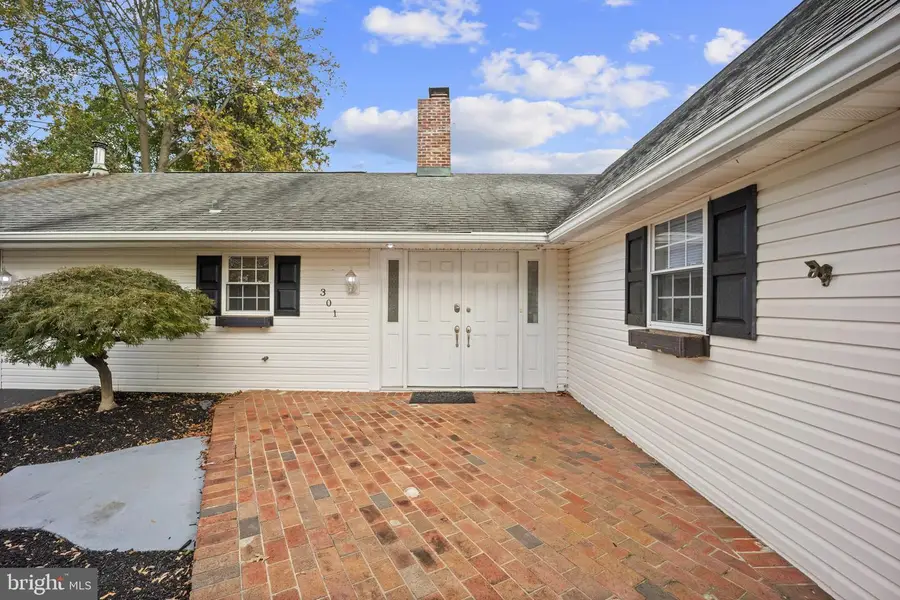 301 Snowball Dr, Levittown, PA 19056 - Image #3