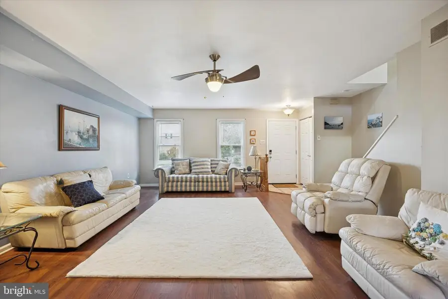 4 Olde Colonial Dr, Doylestown, PA 18901 - Image #3