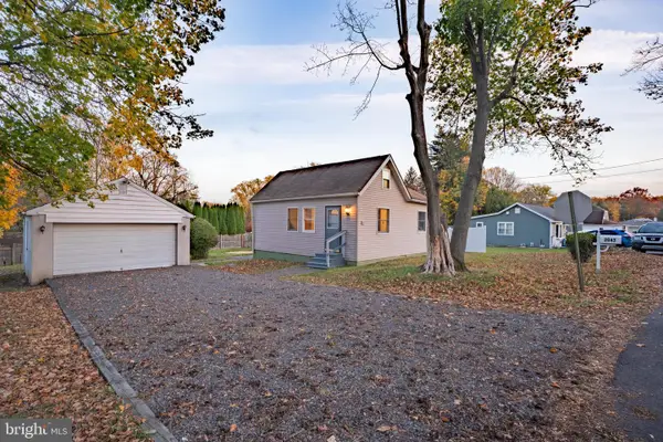 2043 Oakford Ave, FEASTERVILLE TREVOSE, PA 19053