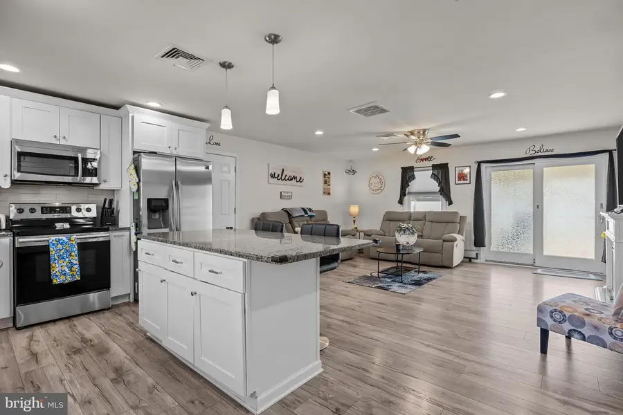 179 Crabtree Dr, Levittown, PA 19055 - Image #3