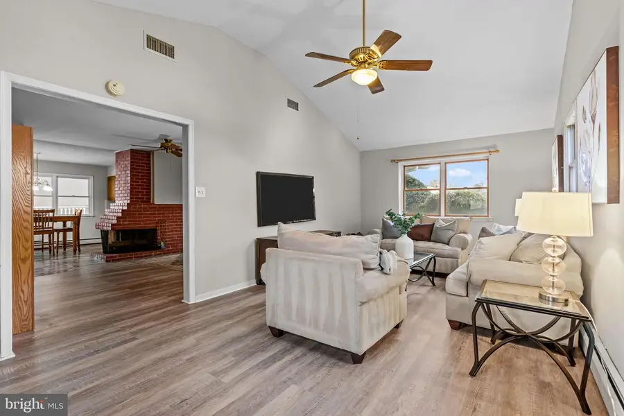 29 Graceful Ln, Levittown, PA 19055 - Image #3