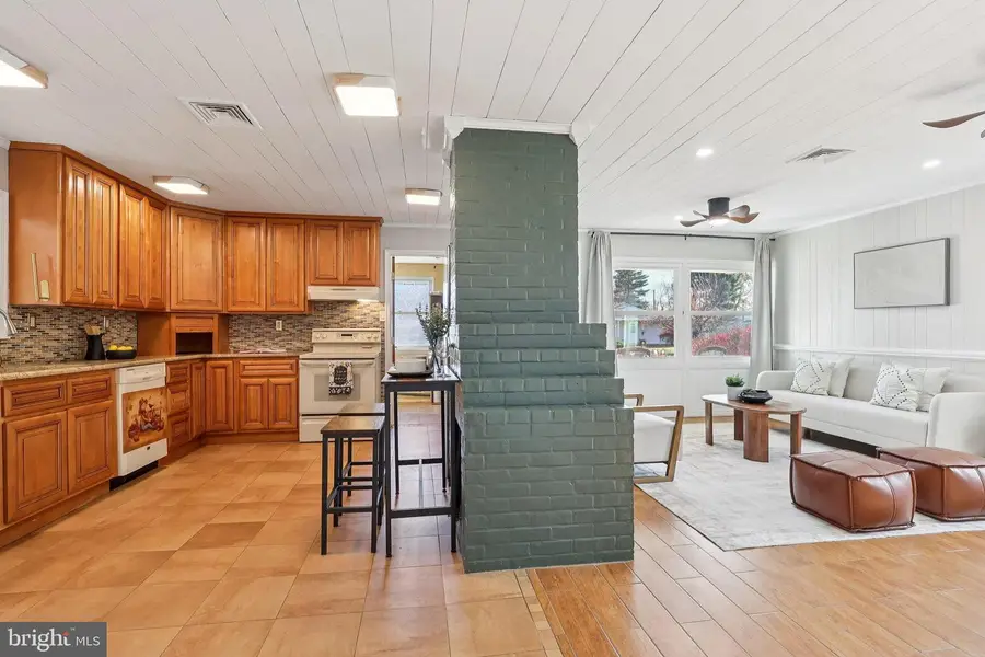 11 Crimson King Ln, Levittown, PA 19055 - Image #3