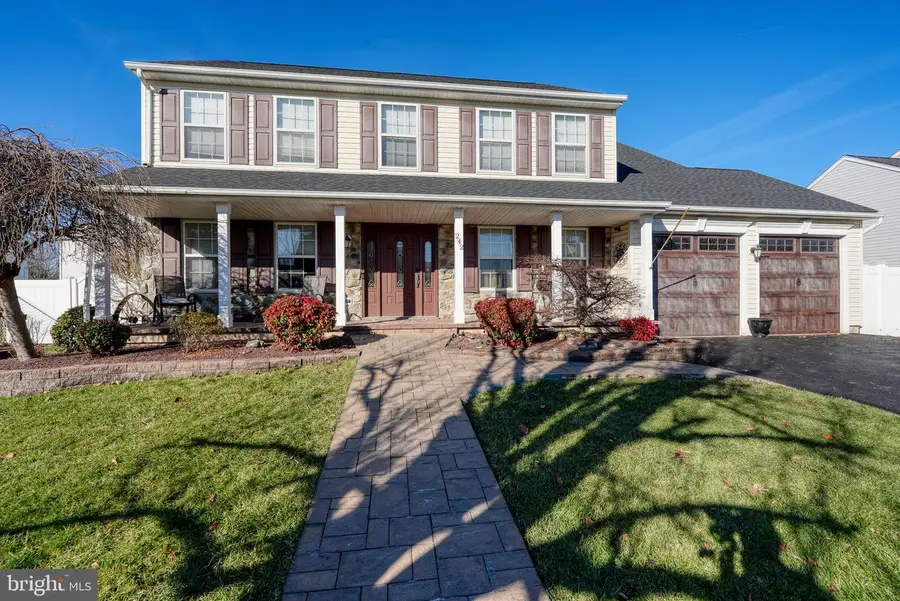 242 Snapdragon St, Warrington, PA 18976 - Image #2