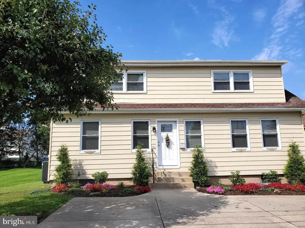 304 Newport Rd, Bristol, PA 19007 - #1