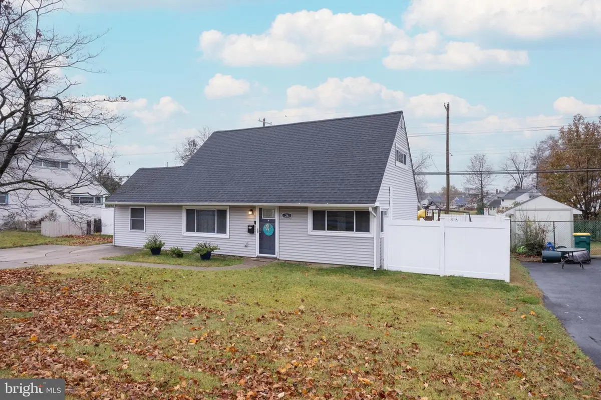 26 Queen Lily Rd, Levittown, PA 19057 - Image #1
