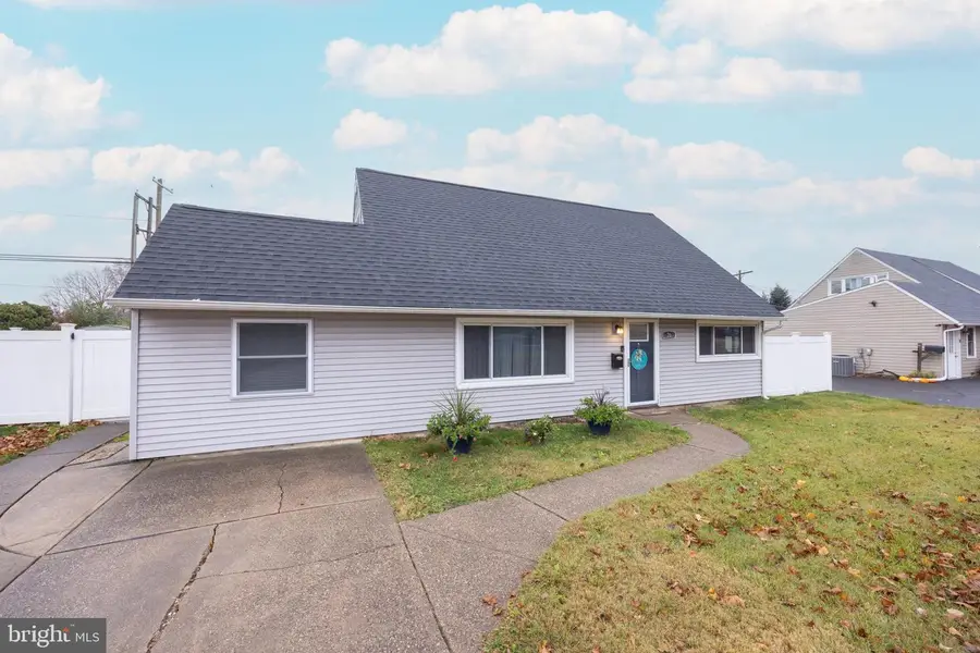 26 Queen Lily Rd, Levittown, PA 19057 - Image #3