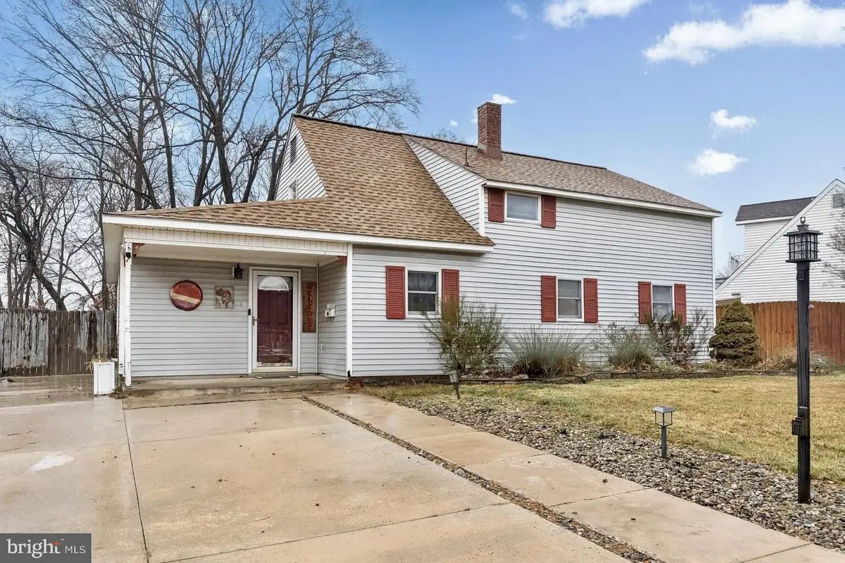 7 Indian Red Rd, Levittown, PA 19057 - Image #1