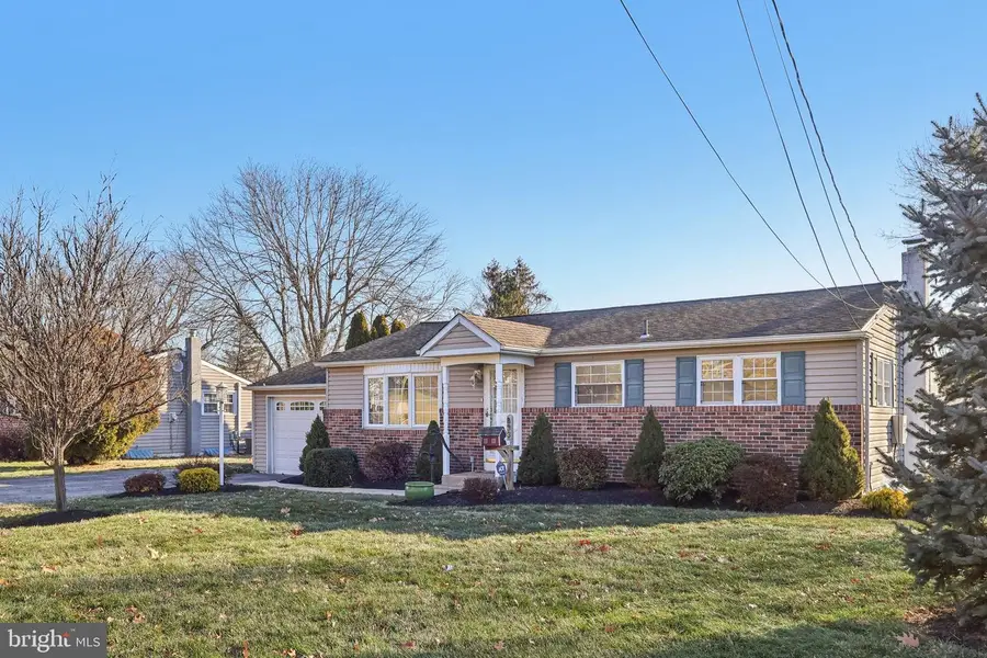 833 Valley Rd, Warminster, PA 18974 - Image #2