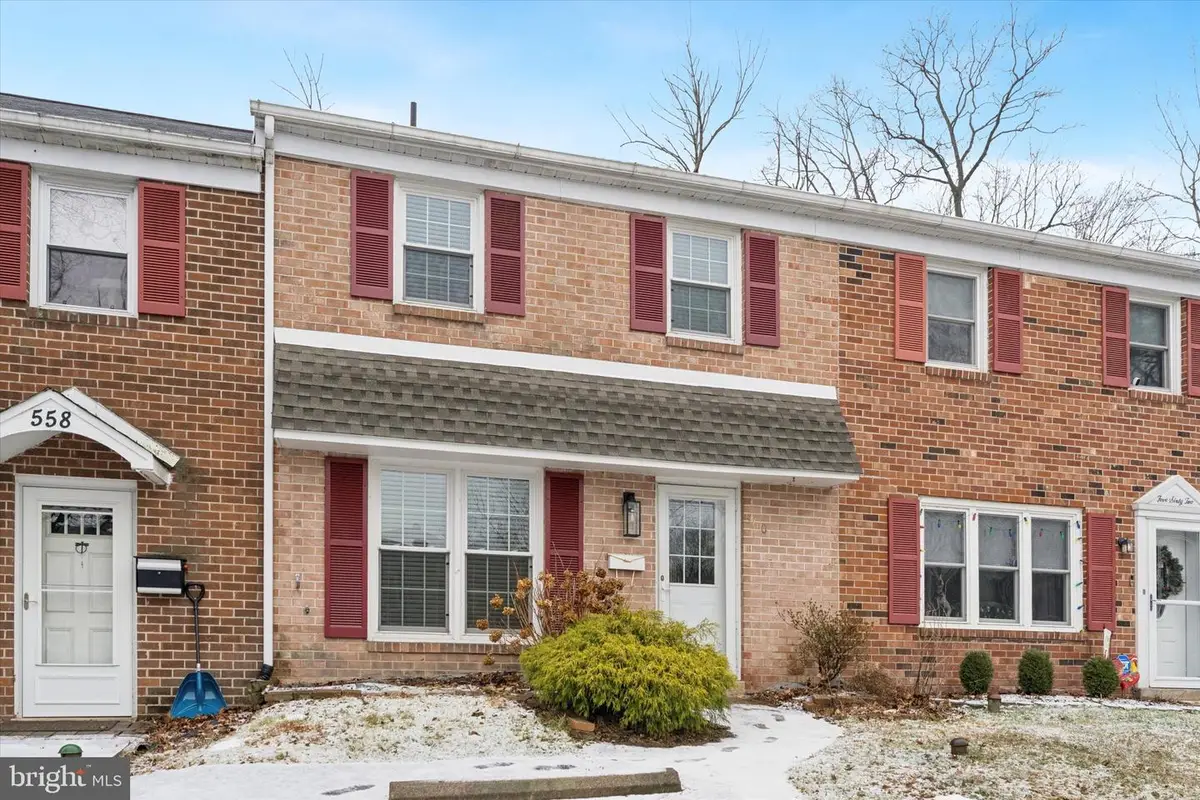 560 Newbury Ct, Sellersville, PA 18960 - Image #1