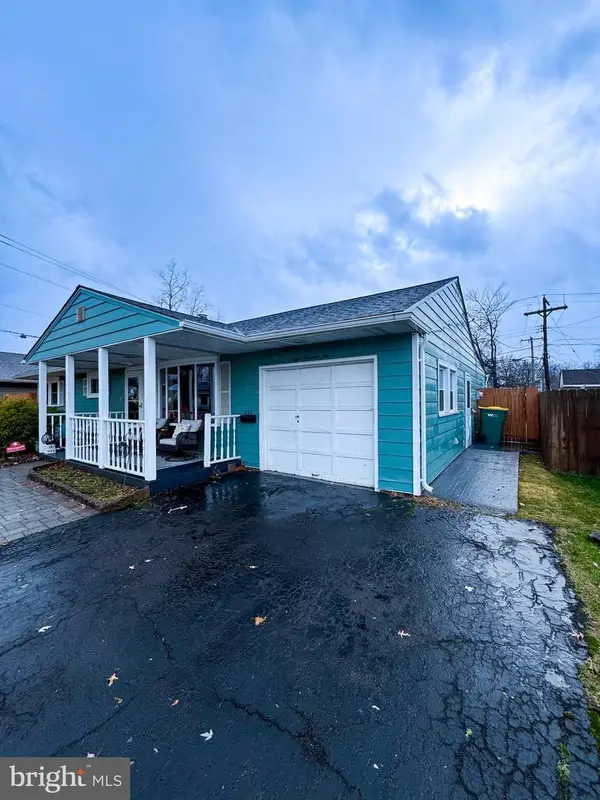 802 Dunbury Rd, FAIRLESS HILLS, PA 19030