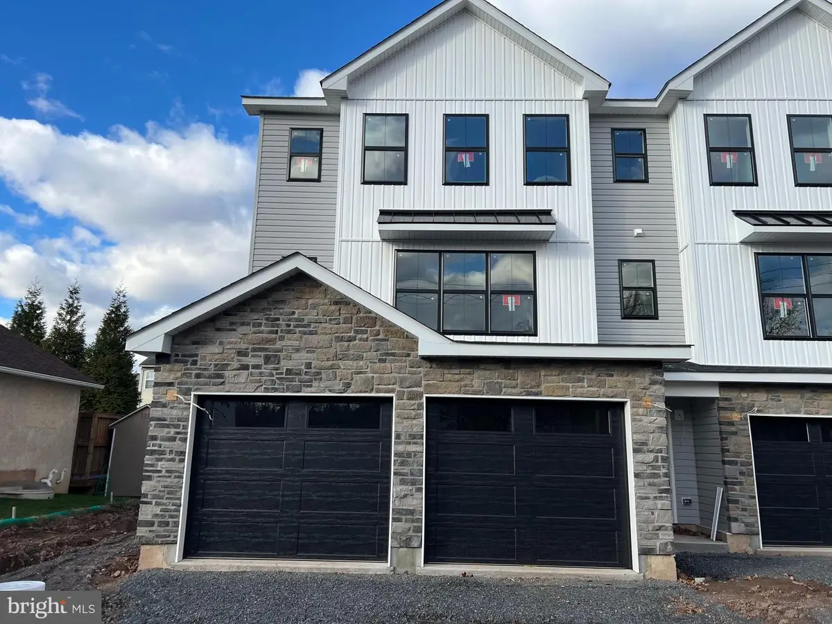 51 W Clymer Ave, Sellersville, PA 18960 - Image #1