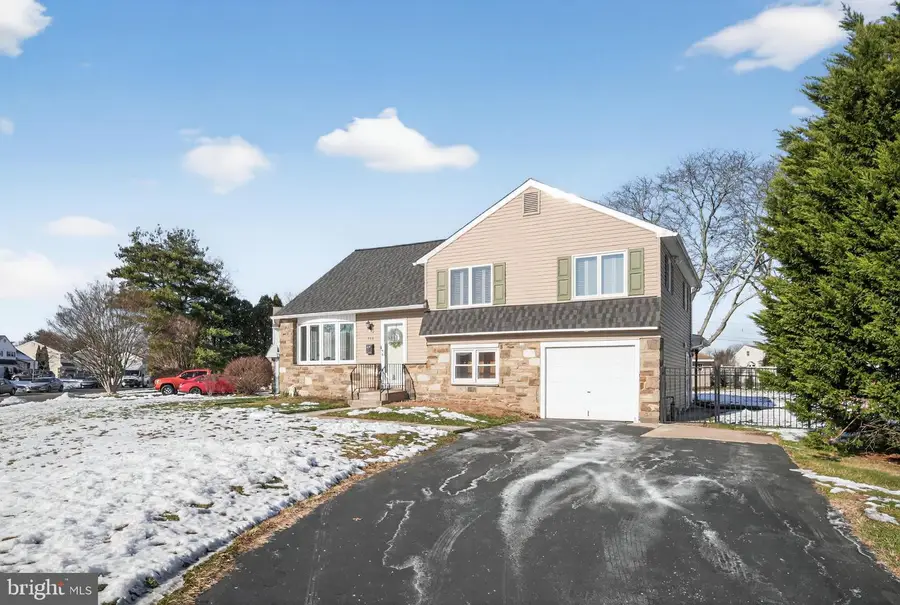 236 Hickory Rd, Warminster, PA 18974 - Image #3