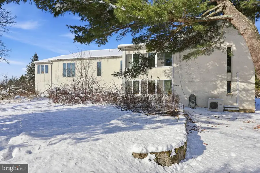 24 Old Limekiln Rd, Doylestown, PA 18901 - Image #2