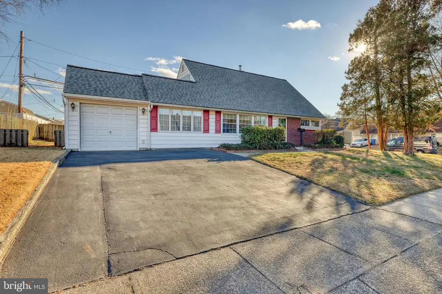 110 Kenwood Dr N, Levittown, PA 19055 - Image #3