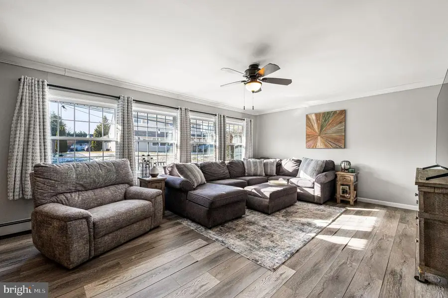 29 Spindletree Rd, Levittown, PA 19056 - Image #3