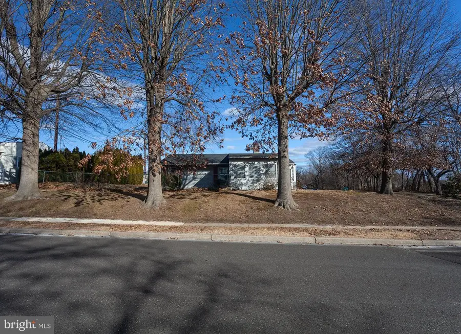 273 Birch Dr, Levittown, PA 19054 - Image #3