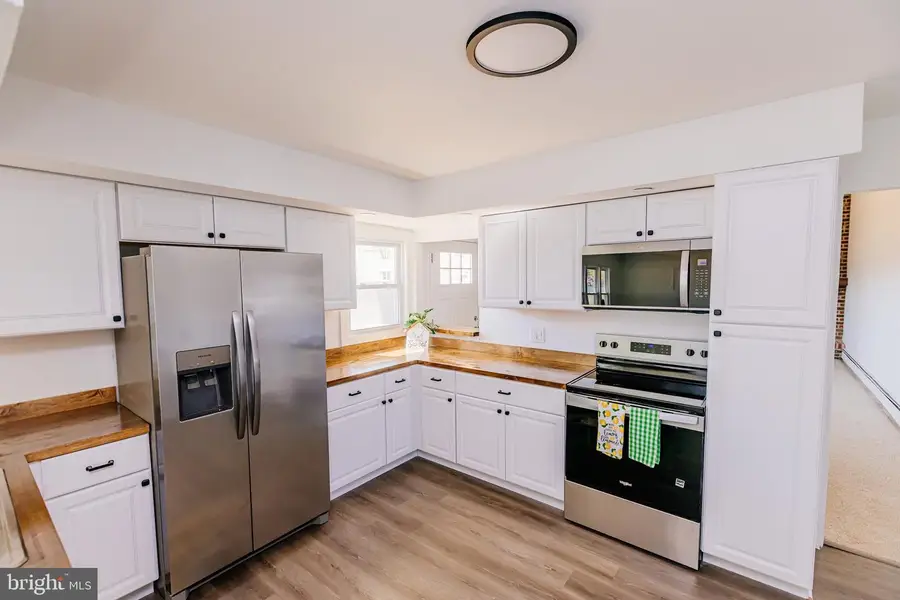 21 Velvet Ln, Levittown, PA 19054 - #2