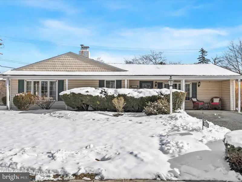 423 Magnolia Dr, Levittown, PA 19054 - #3