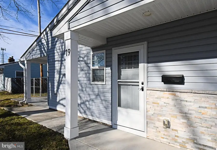 19 Walnut Ln, Levittown, PA 19054 - Image #3