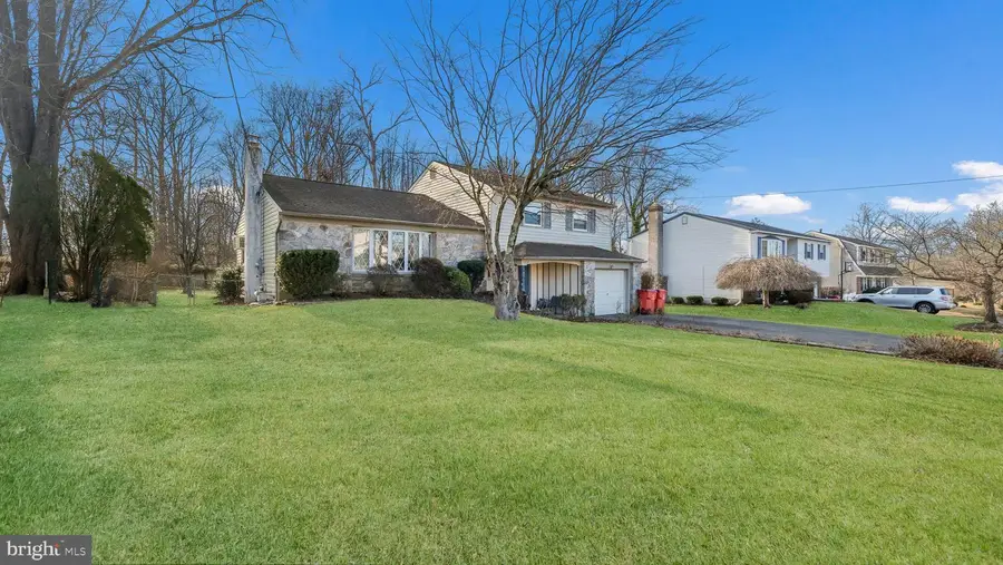 1454 Kingsley Dr, Warminster, PA 18974 - Image #2