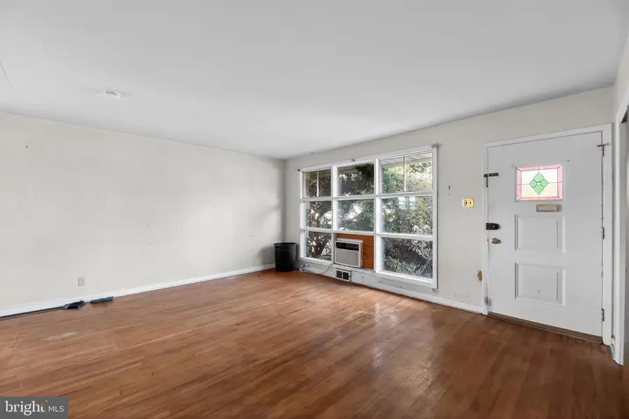 1054 Riviera Rd, Warminster, PA 18974 - Image #2